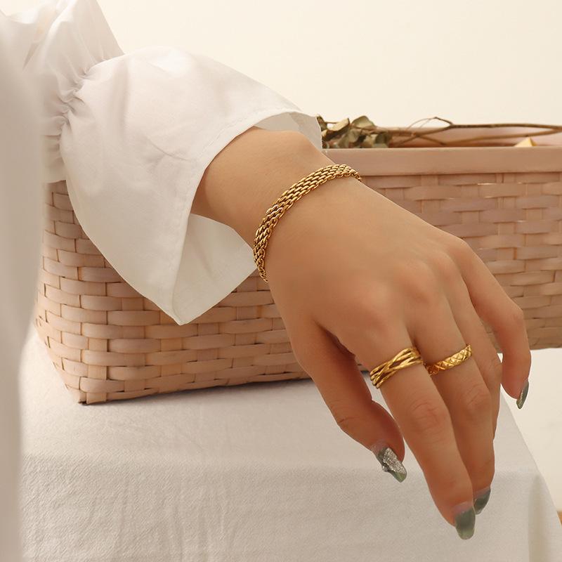 Versatile Trendy Geometric Titanium Steel Bracelet for Women, 18K Gold Plated, European & American Style (E250)