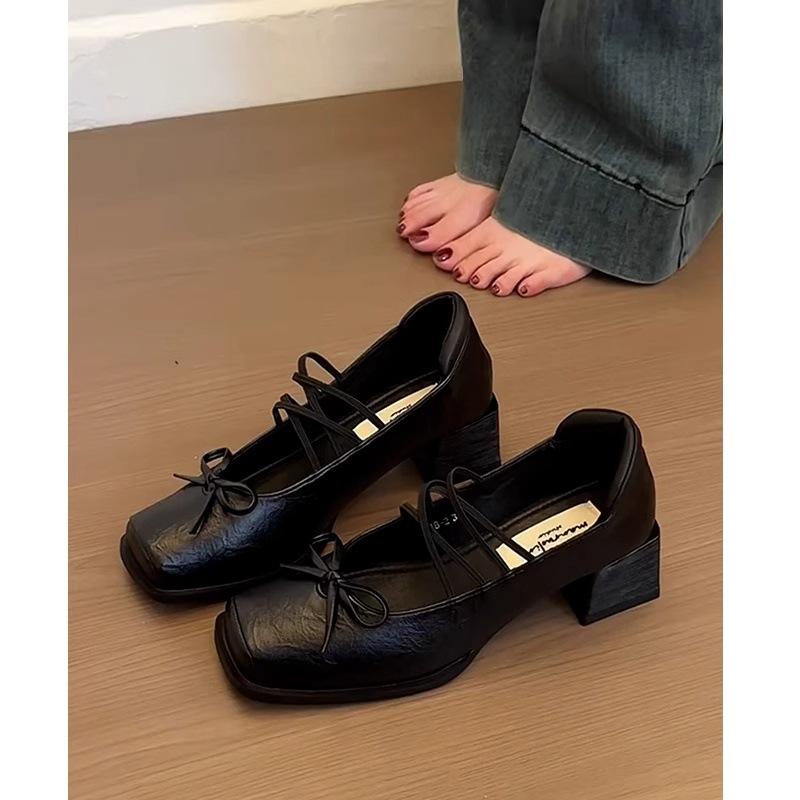 

French retro cross-strap horse thick heel Lizhen shoes women s 2025 new square head light mouth bow small leather shoes 35 чёрный