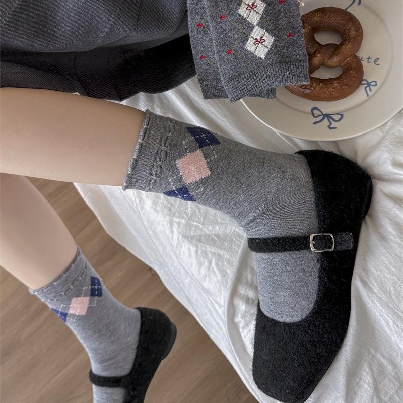 Female Autumn and Winter Thickened Warm Retro Lingge Sweat Absorbent Wool Tube Pile Socks