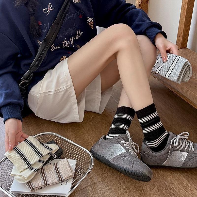 Women's Striped Simple Autumn and Winter Sporty Cotton Socks, Black and White Long Socks, Trendy, Slightly Pressed, Versatile School Mid-calf Socks