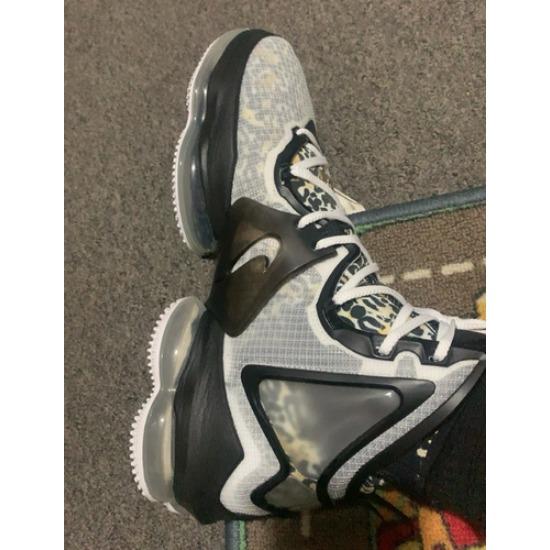 Nike LeBron 19 CZ0203-100