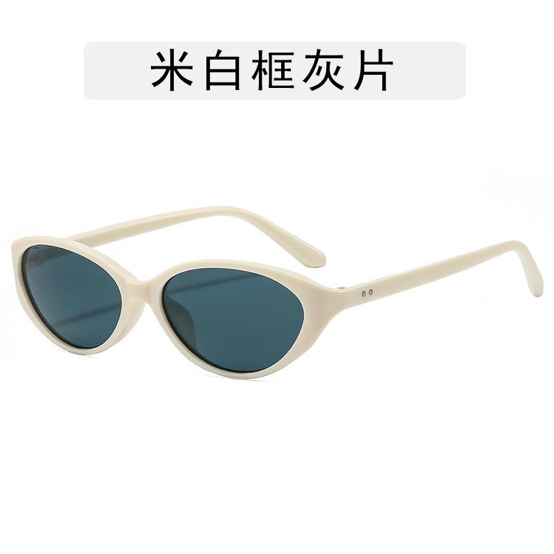 

Vintage Stylish Sunglasses Women Rivets Decoration Cat Eye Shape Women s Sun Glasses Outdoor Travelling Man Sunglass