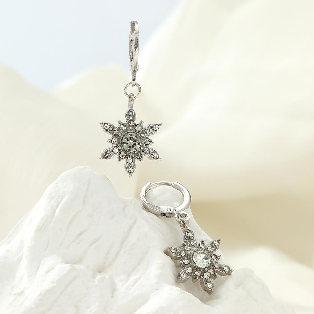 Super Flash Hexagram Snowflake Diamond Earrings Female, Autumn And Winter Light Luxury High-End Fashion Temperament Earrings