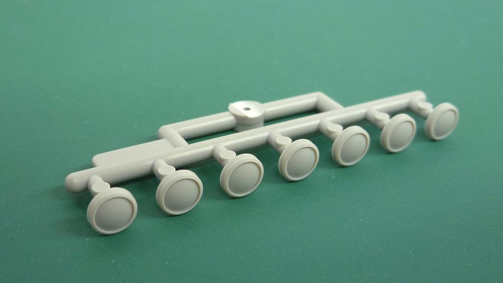 Greenmax N Gauge 7006 JNR Series 103 Air Conditioning Set of 2 Middle Cars with 2 Saha Cars (JR) (Low-Frequency, Non-Unit Window, Modified) Add-On