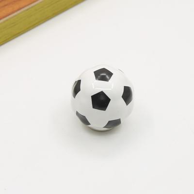 Poignée de porte en céramique pour panier de basket-ball Boutons de tiroir à trou unique Bouton de porte en forme de ballon de football Dessin animé Chambre d'enfant