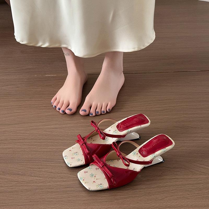 Small floral beautiful bow open-toed sandals women's summer out 2025 new ethnic style foreign style square head cool slippers