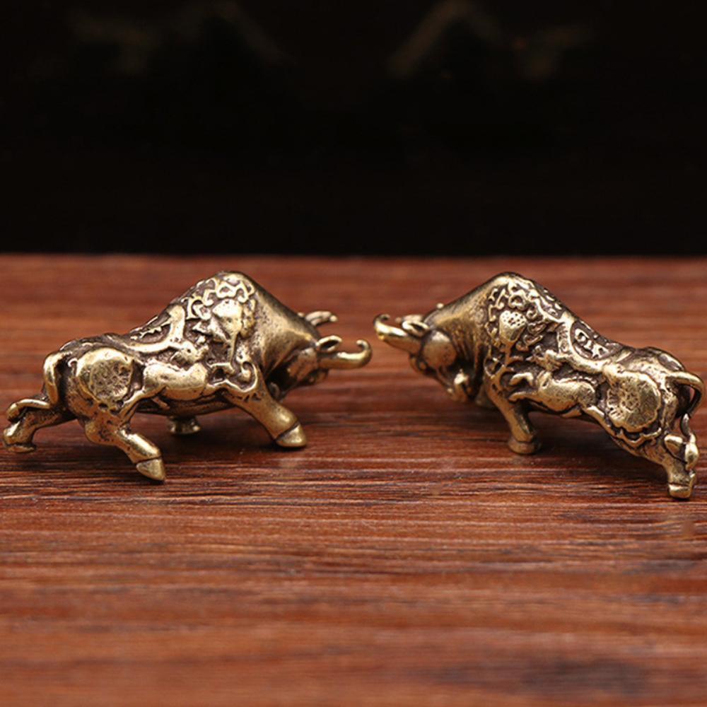 New Retro Solid Brass Bull Sculpture Mini Lucky Rich Cow Ornament Creative Car Interior & Office Desk Decor Miniature Small Gift