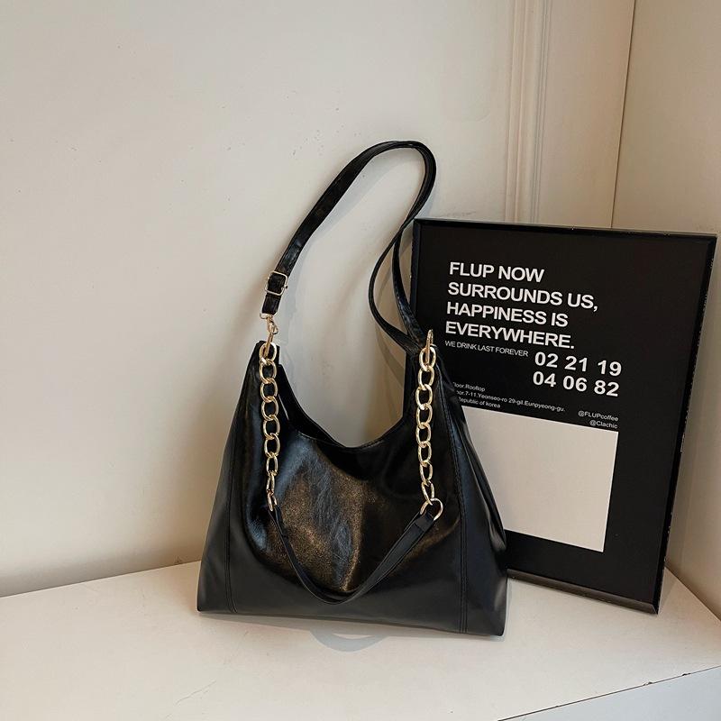 Large capacity bag women's 2025 new fashion retro niche shoulder messenger bag texture commuter women tote bag
