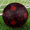 1 vnt. Abstrakčių simbolinių raštų Tamsus saulės simbolis Futbolo kamuolys Dydis 5 Futbolo mašina siūta Vidaus/lauko universalus futbolo kamuolys W18