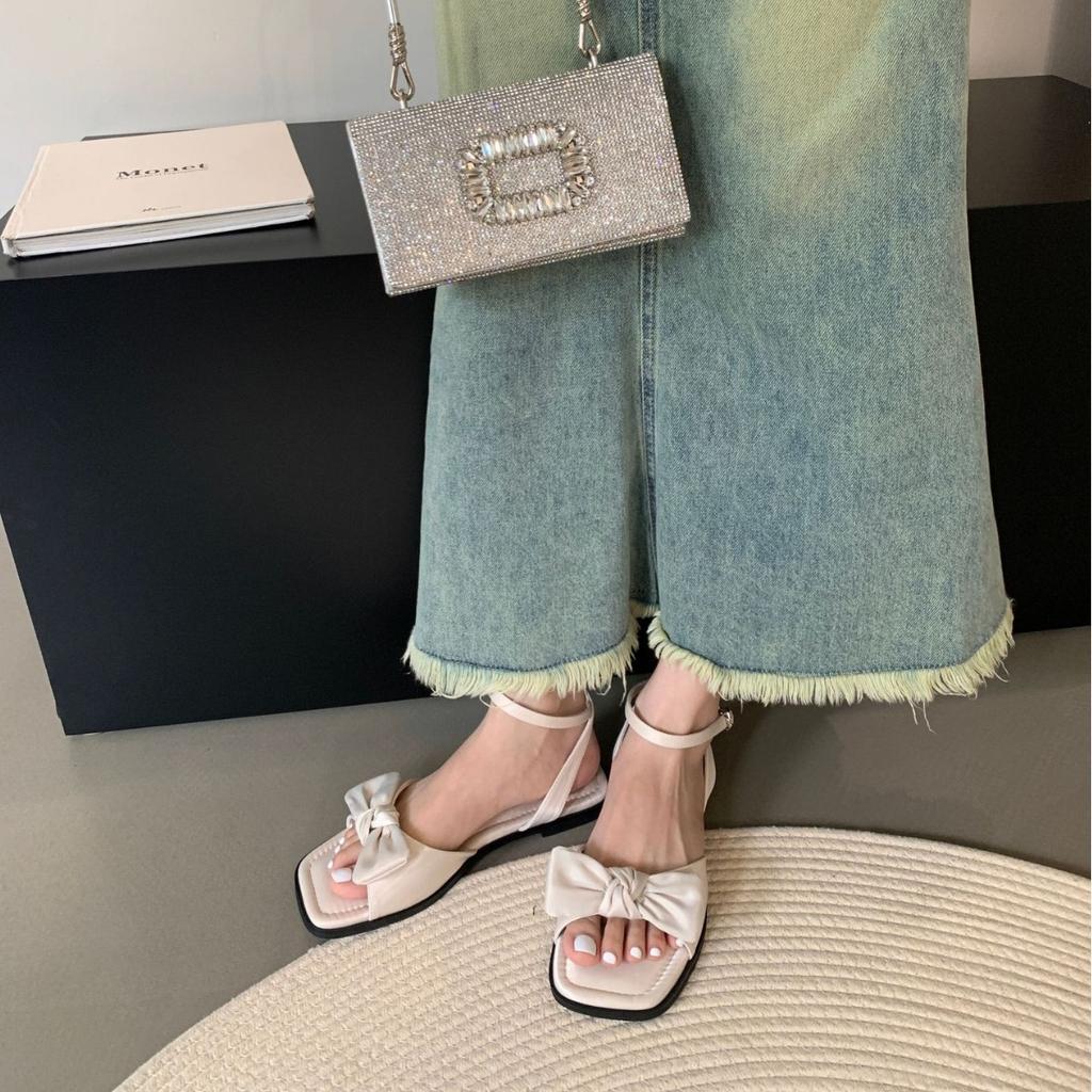 2025 neue Mode Römische Sommer quadratische Zehenpartie mit Schleife flacher Boden Urlaub Fee Strand Sandalen