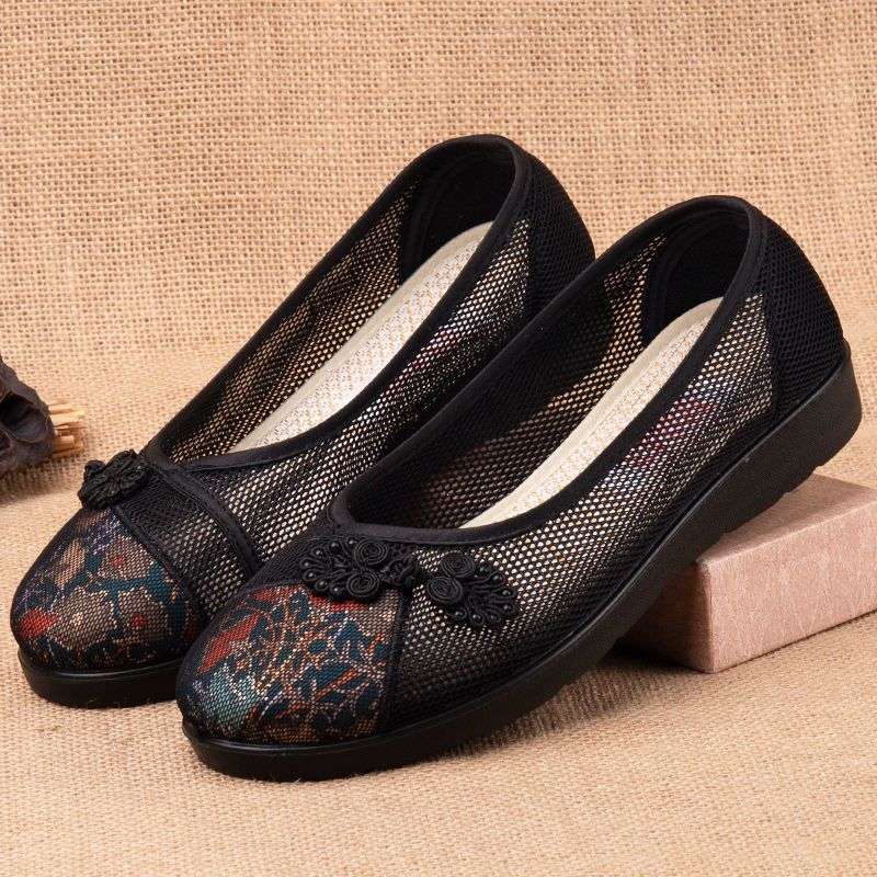 

Authentic old north cloth shoes women s mesh shoes summer mother shoes hollow breathable old lady shoes non-slip elderly grandma shoes 35 чёрный