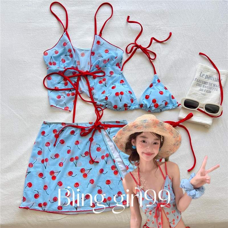 [Sweet Tea] Girl Cherry Suspender Four-piece Conservative Split Swimsuit Women s Bikini Small Fresh Water Park S