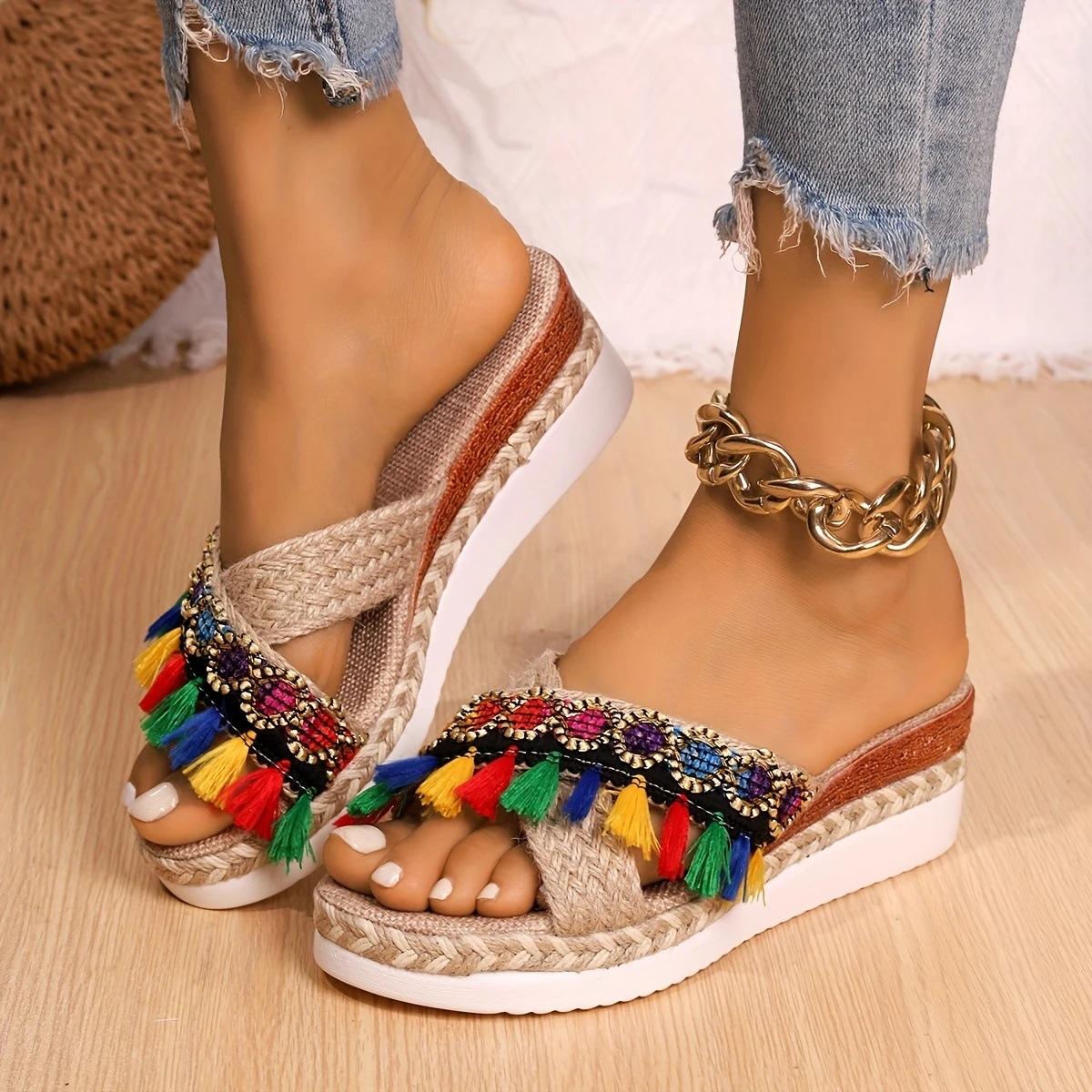 

Модные женские разноцветные шлепанцы летнего стиля на танкетке, сандалии на толстой подошве в богемном стиле, шлепанцы на среднем каблуке, повседневные шлепанцы с кисточками 36 разноцветный