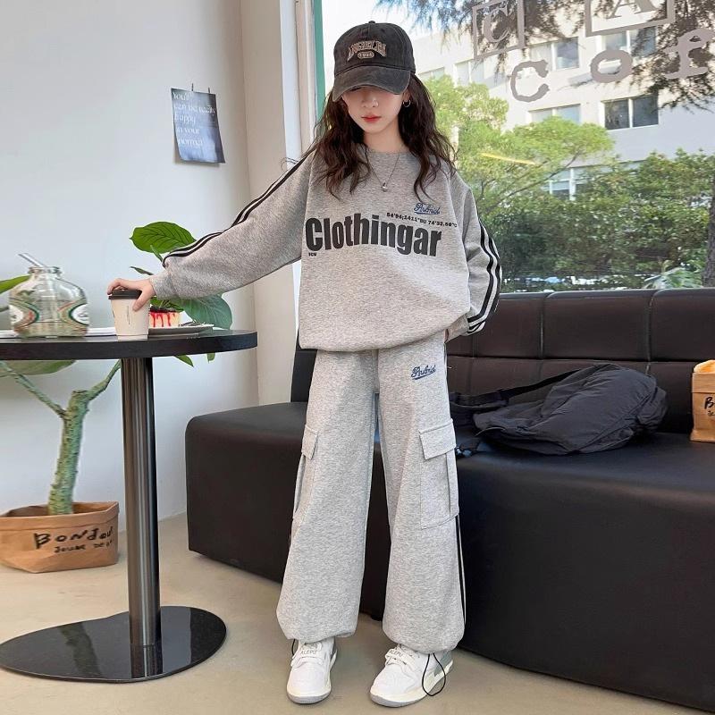 

Комплект спортивной одежды из 2 предметов для девочек-подростков на весну: хлопковый свитшот с принтом букв и спортивные штаны свободного кроя на эластичной талии 160 серый