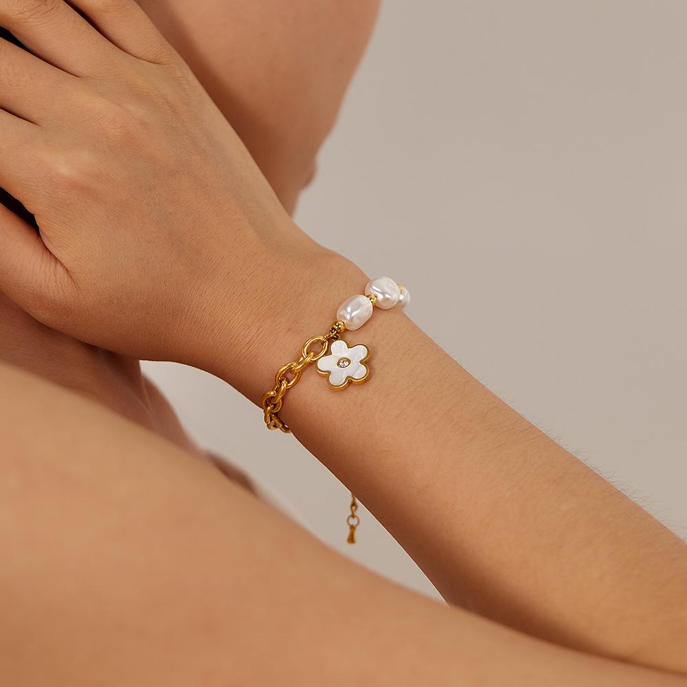2025 New Pearl Flower Bracelet For Women Personalized Color Blocking Design Chain Bracelet Light Luxury Jewelry Hand Chain 1pc
