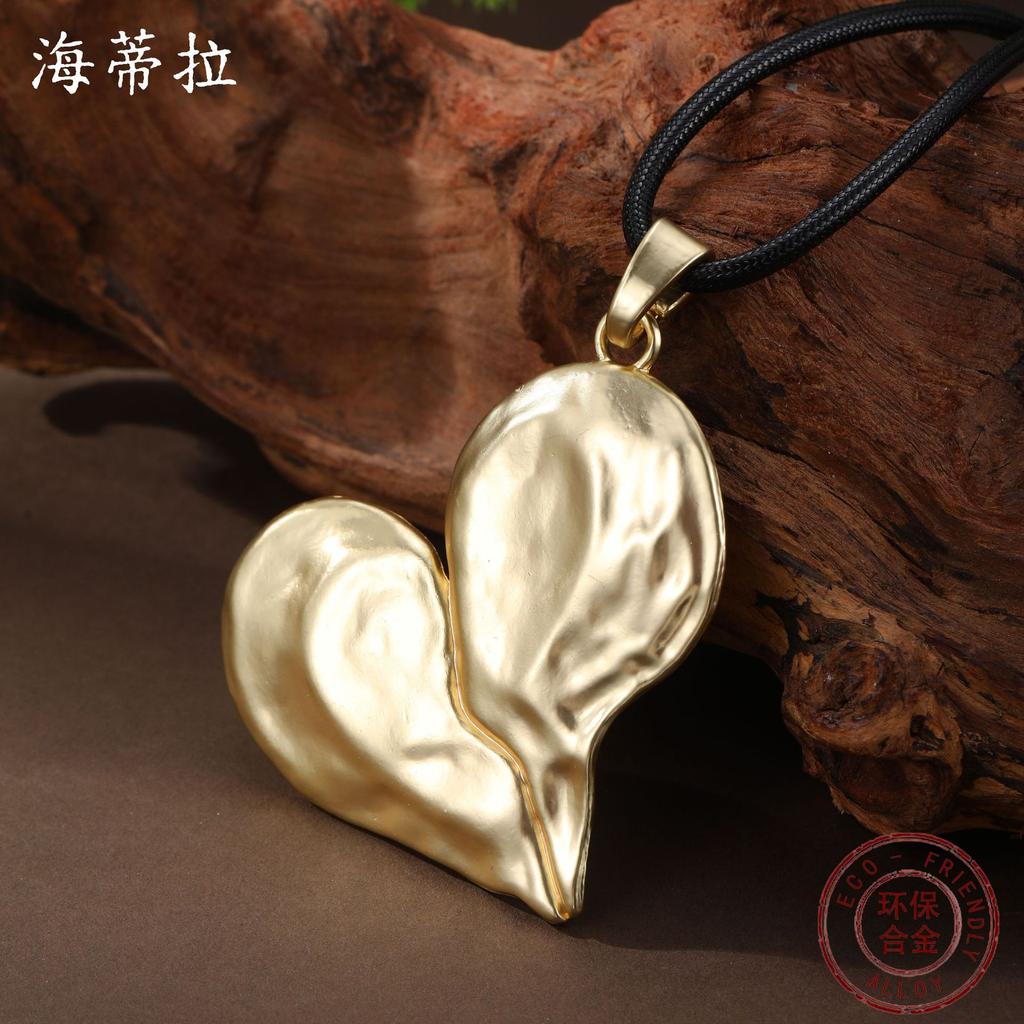 New Dumb Gold Irregular Love Long Pendant, Women's Exaggerated Heart-shaped High-end Leather Rope Long Necklace