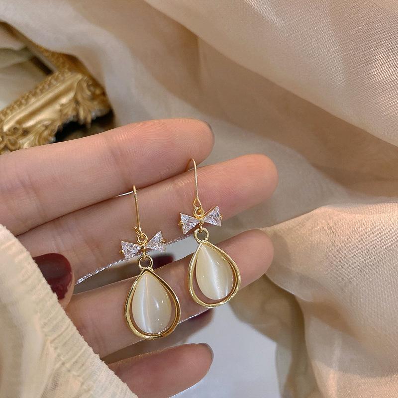 Korean Baroque Pearl Earrings: S925 Silver, French-Inspired Studs for Versatile Elegance
