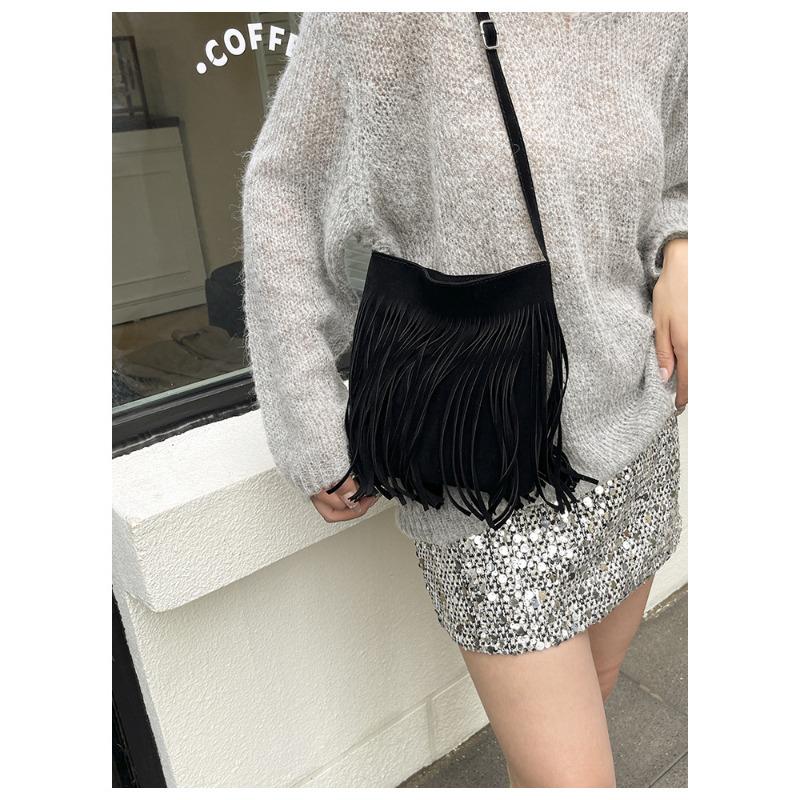 New Fashion Suede Bucket Bag for Women Soft Touch Fringe Crossbody Shoulder Purse Trendy Casual Handbag