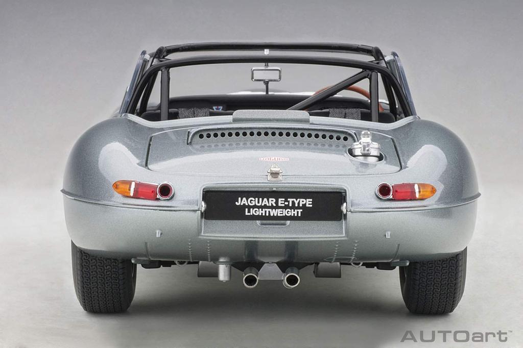 AUTOart Jaguar Lightweight E-Type Silber Fertigprodukt 1/18