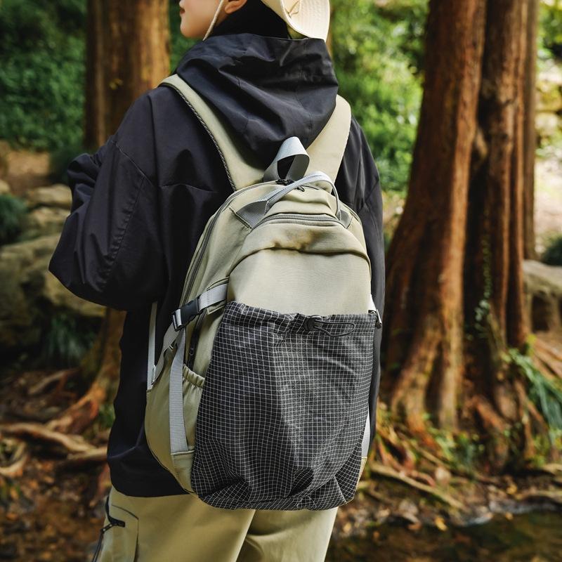 Large-capacity, Lightweight Backpack for Both Men and Women with Contrasting Colors, High Appearance Level, Casual and Versatile Travel Backpack