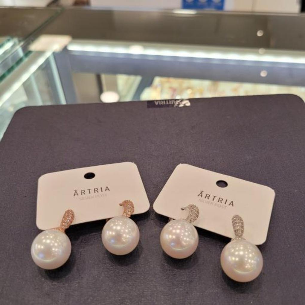 ARTRIA King Pearl E Aurora Earrings CHAERJJ0001WHF