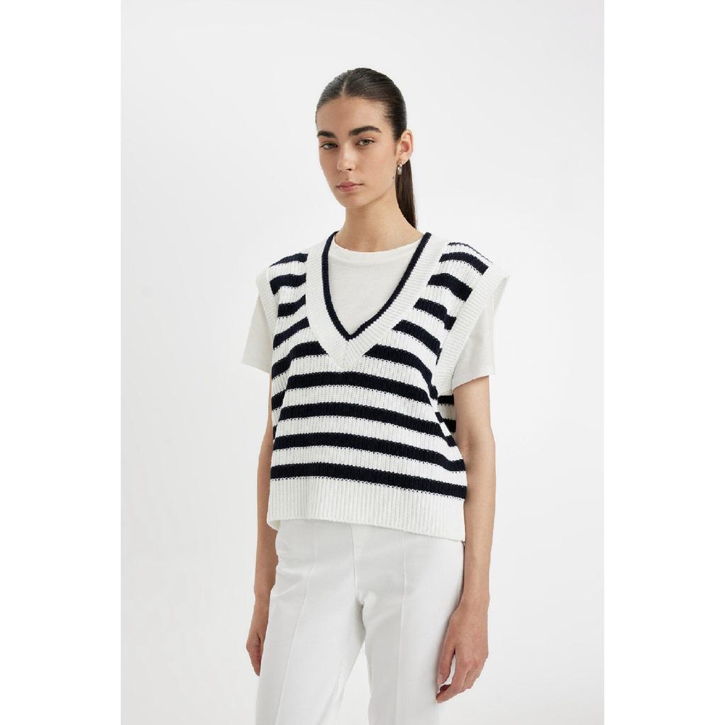 Gestreifter Strickpullover aus Selanik-Stoff mit V-Ausschnitt und normaler Passform C2658ax24au