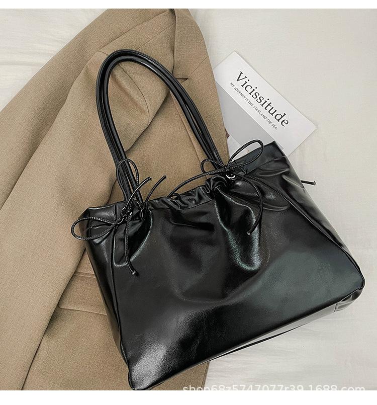 Casual Retro Pleated Women's Bag Underarm Shoulder Bag 2025 New Large-capacity Versatile Commuter Women's Tote Bag