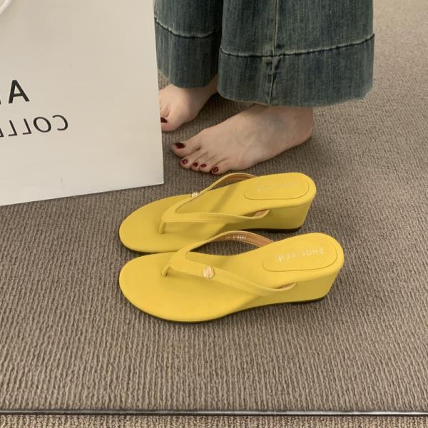 Fashion Shoes Slippers Women Summer Rubber Flip Flops Slides On A Wedge Pantofle Flat Hawaiian Soft 2025 Shoes Slippers Soft Slides On A