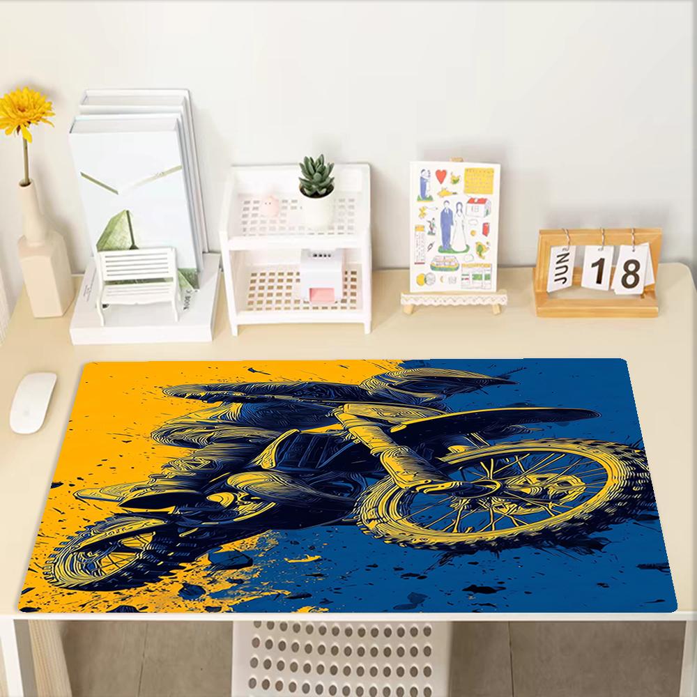 Tappetino per Mouse a Tema Moto da Fuoristrada, Base in Gomma Antiscivolo, Multifunzionale per Ufficio e Casa, Perfetto per la Personalizzazione dello Spazio di Lavoro.