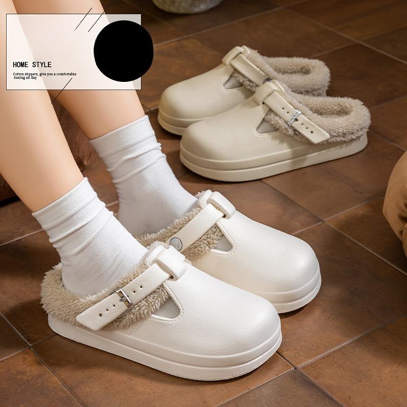 Women Wear Fashionable Thick-soled Cotton Shoes with Belt Buckles and Fleece for Warmth On The Outside