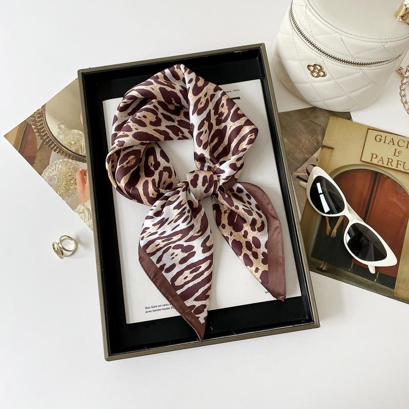 Fashion Square Silk Scarf Classic Leopard Print Hijab UV Protection Sun Shawl Bandana Multi-use Headscarf for Beach Vacation