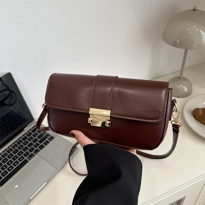 

Простая маленькая сумка высокого класса Новая модная женская сумка через плечо Сумка под мышкой Модная темпераментная маленькая квадратная сумка темно-коричневого