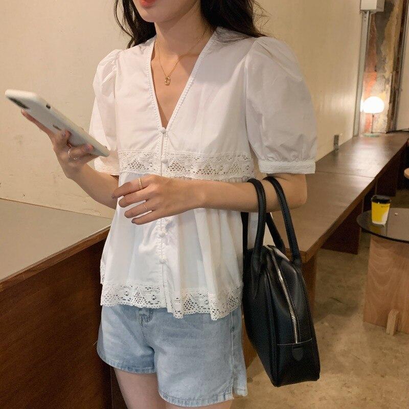 

Корейская милая блузка с v-образным вырезом, пышные свободные женские топы с короткими рукавами, шикарные кружевные женские полые элегантные белые рубашки 14544 One Size белый