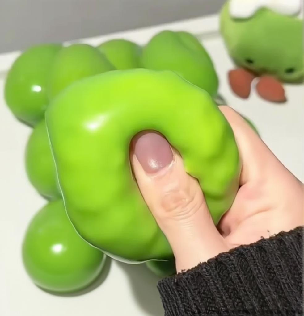 Crunchy Mango Stress Ball Squishy Color-Changing Mango Squeeze Asmr Sensory Adhd Anti Stress Relief Fidget Toys For Kids &Adults