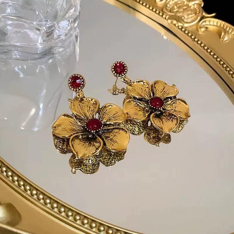 Earrings - High-end, Elegant, Metallic, Cool, Flower-shaped, Luxurious Ear Accessories, with A Retro Style. Retro-style Earrings.