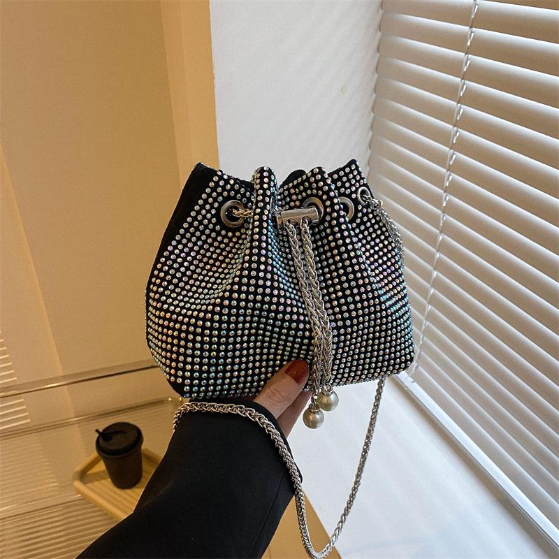 Diamond-encrusted drawstring bucket bag women's new bright diamond rhinestone full diamond bag popular high-end chain messenger bag