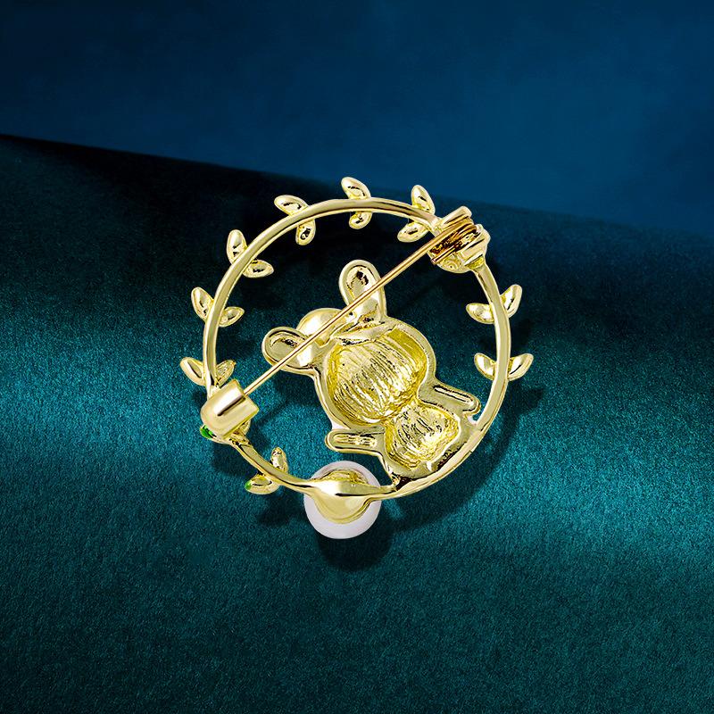 Female Fashion Pearl Cute Rabbit Flower Brooches For Women Luxury Yellow Gold Color Alloy Enamel Animal Brooch Safety Pins