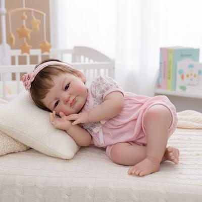 Cloveray Reborn-Puppe 22 Zoll Niedliche Babypuppe mit wechselbarer Kleidung & Beruhigende Neugeborenenpuppe, Handgefertigte Realistische Lifestyle-Babypuppe mit Magnet