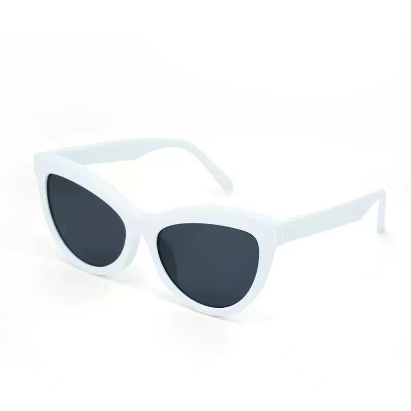 Retro Cat-Eye Sunglasses for Women - Stylish European American Trend, High-End Fashion, UV Protection, Trendy and Cool.