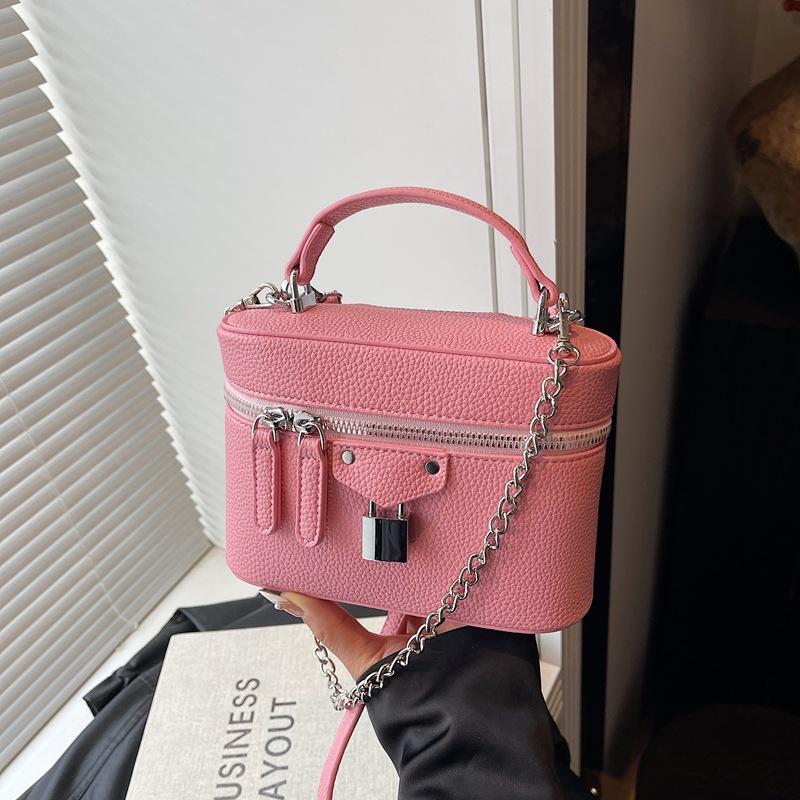 Нишевая мода портативная сумка-коробка женская 2025 новая модная универсальная маленькая квадратная сумка высококлассная на одно плечо сумка-мессенджер