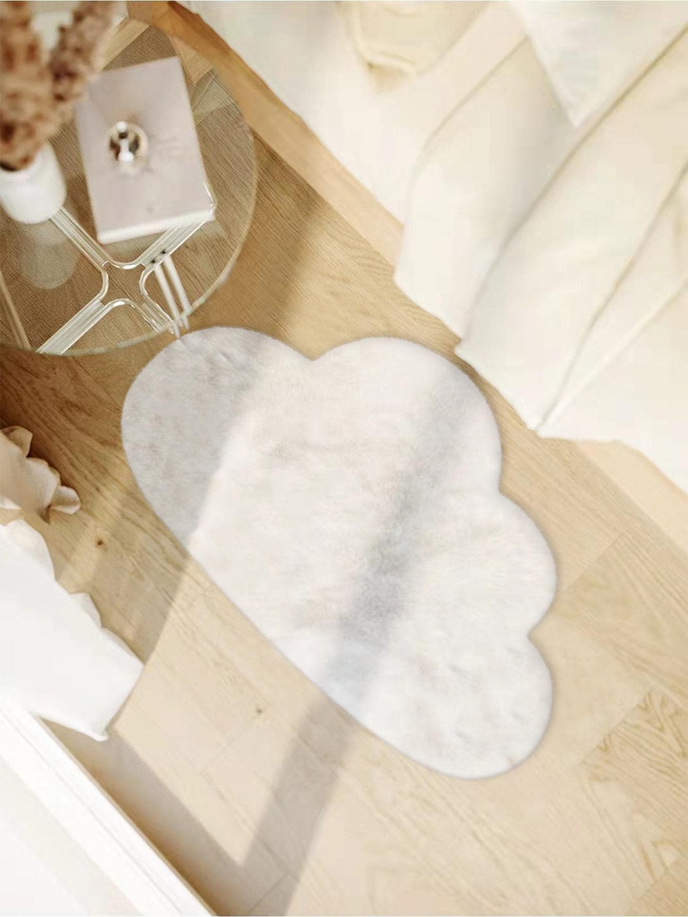 

1 imitation hair-free cartoon white cloud non-slip living room, bedroom carpet floor mat, bedside plush decoration, foot neat 45CMx75CM