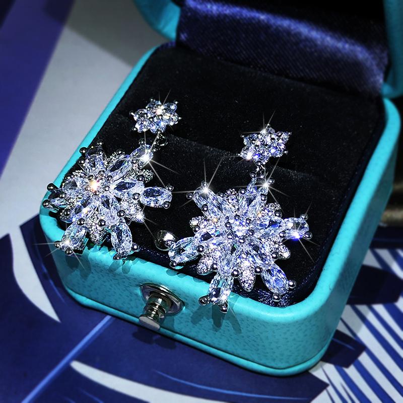 Mode Süße Und Elegante Mikro-Eingefasste Funkelnde Zirkonblumen Silberohrringe Weiblich Koreanische Persönlichkeit Schlichtes Ohr