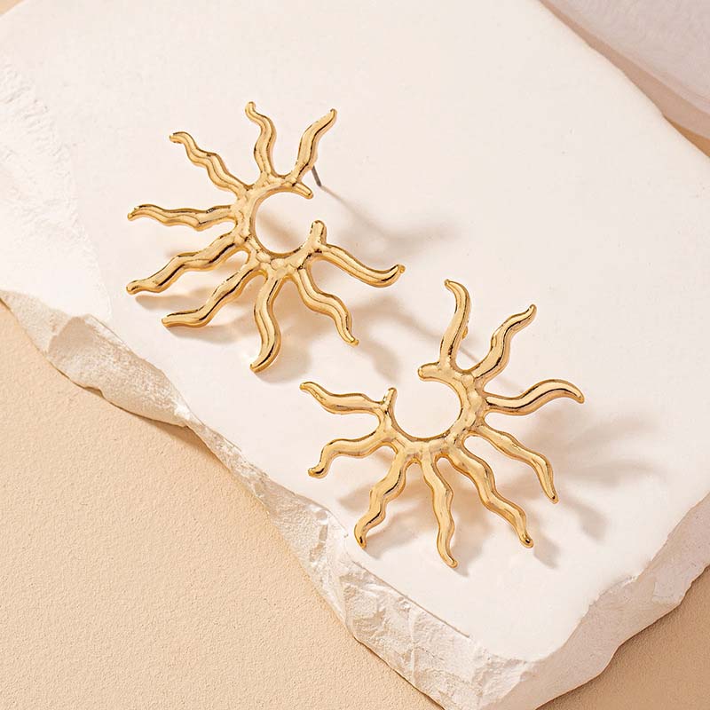 Vintage Metal Sunflower Stud Earrings For Women Exaggerated Gold Color Big Sun Irregular Statement Earrings Jewelry Accessories