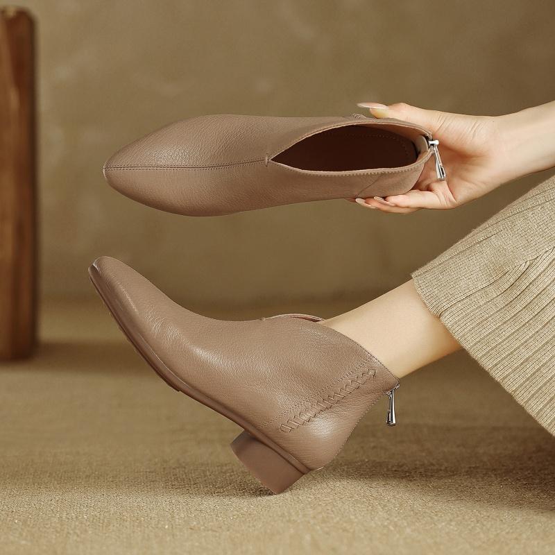 Fashion 2025 New Autumn Women Boots Genuine Leather Fashion Chelsea Boots for Women Pointed Toe Short Ankle Boots Med Heels Ladies Shoes