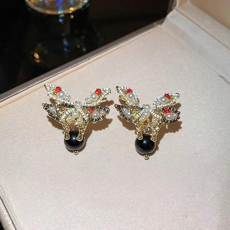 

New Minimalist Design with Metal Earrings and Cool Style Earrings, Pearl Butterfly Style Female Earrings 925 silver