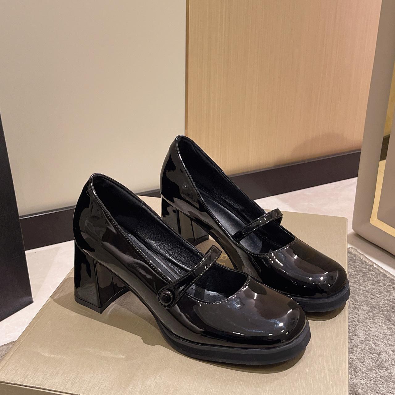 

Новые толстые каблуки маленькие кожаные туфли британский стиль квадратная головка Мэри Джейн весна и осень французские высокие каблуки одинарный 40 чёрный