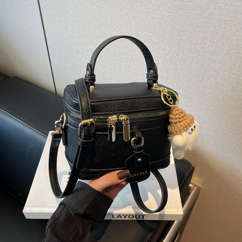High-end Niche Bag Women's Spring and Summer 2025 New Versatile Fashion Messenger Bag Korean Version Casual Mini Bucket Bag