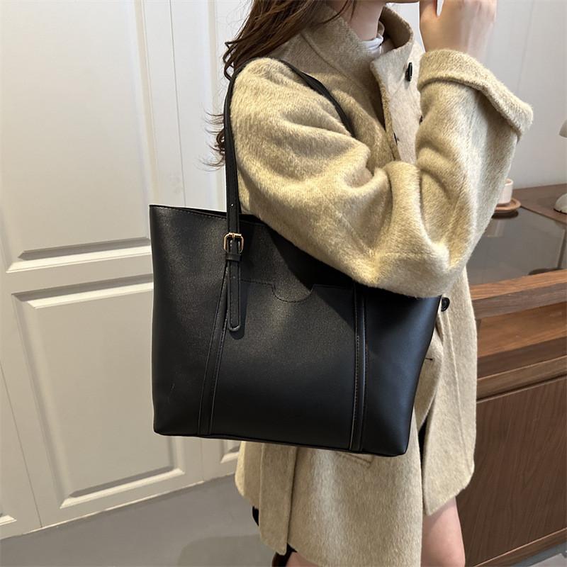 Street Style Large Pu Tote Bag For Women With Magnetic Closure And Inner Phone Pocket