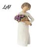Decorative Bouquet Figurine Girl Holding Resin Figurine Faceless Lady Statue Romantic Desktop Ornament for Flower Statue Living Room Bedroom