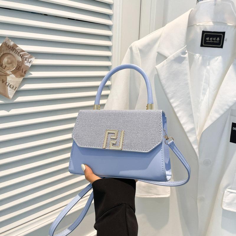

2025 new Korean version fashion small square bag chain women s bag light luxury versatile foreign style shoulder crossbody armpit bag синий